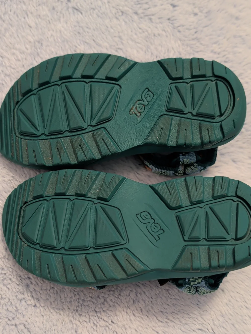 EUC Sz 9 Teva Hurricane XLT 2 Sandals Green Vegetable Veggies Fruit Garden